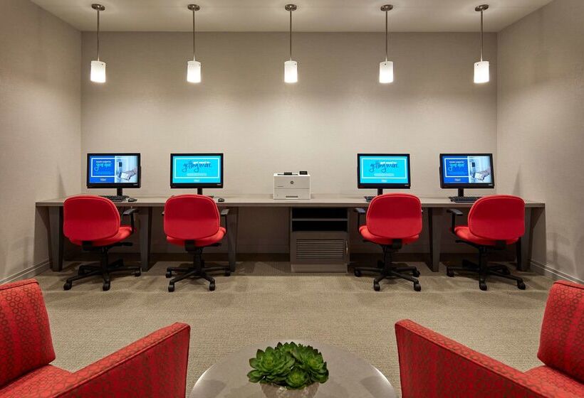 فندق Hampton Inn Long Beach Airport