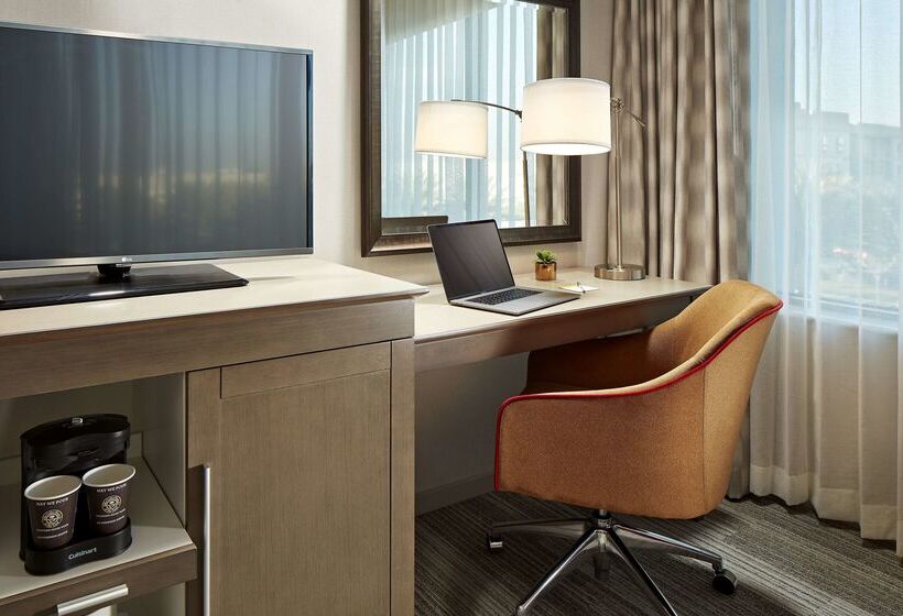 فندق Hampton Inn Long Beach Airport