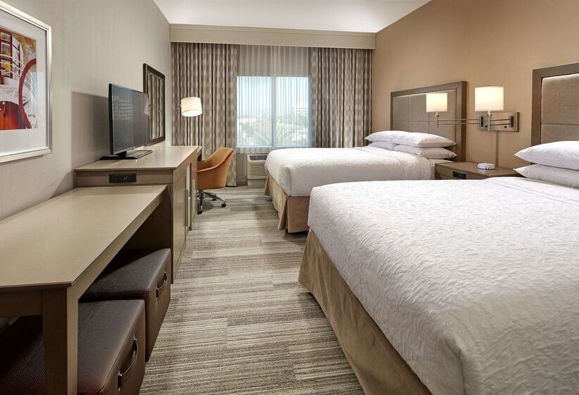 فندق Hampton Inn Long Beach Airport