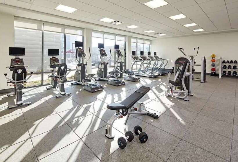 فندق Hampton Inn Long Beach Airport