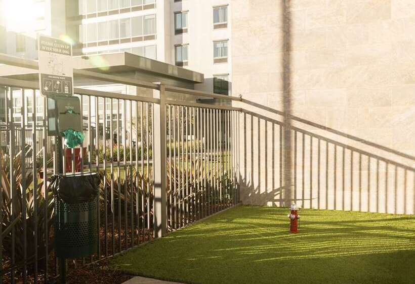 فندق Hampton Inn Long Beach Airport