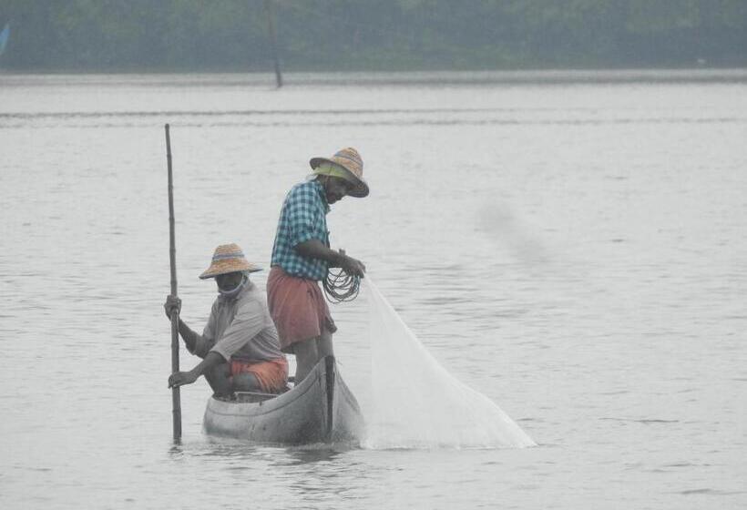 Отель Lago Leisure Resort & Spa