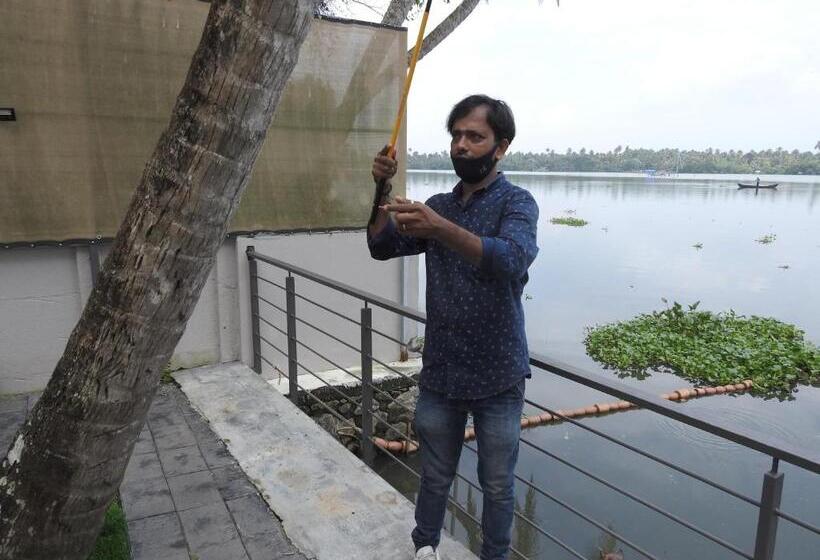 Отель Lago Leisure Resort & Spa