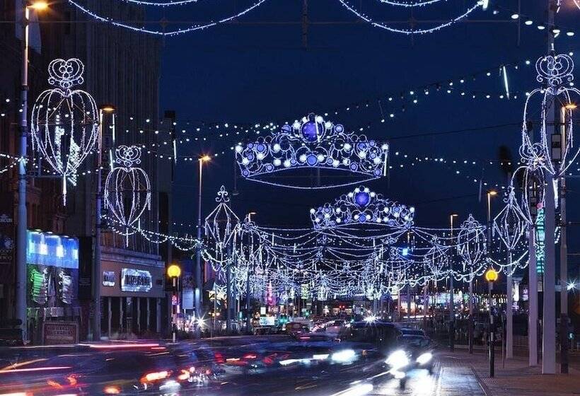 Palm Beach Hotel By The Sea