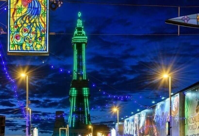 Palm Beach Hotel By The Sea