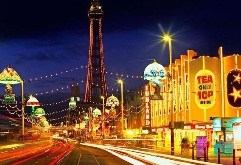 Palm Beach Hotel By The Sea