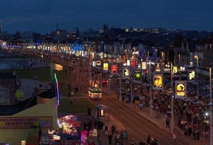 Palm Beach Hotel By The Sea