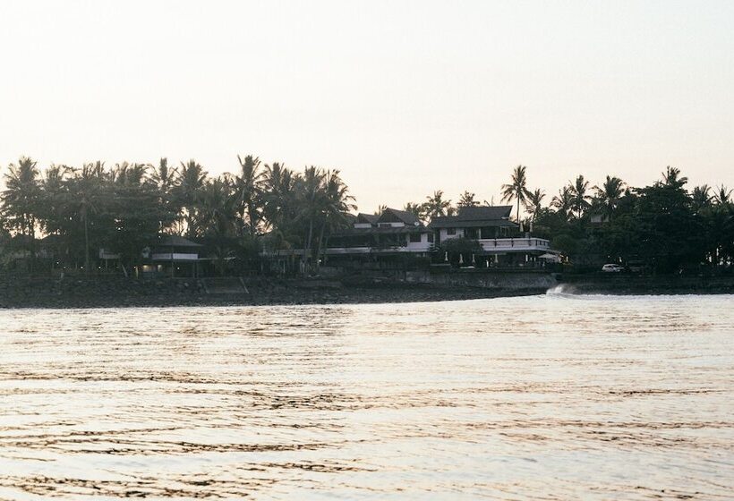 בית מלון כפרי The Point Surfcamp Bali