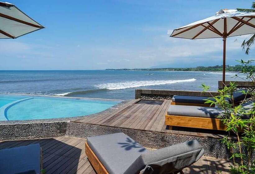 בית מלון כפרי The Point Surfcamp Bali