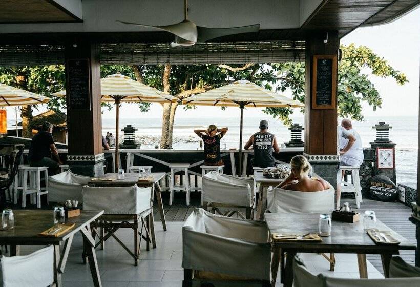 בית מלון כפרי The Point Surfcamp Bali