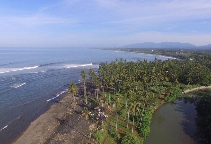 בית מלון כפרי The Point Surfcamp Bali