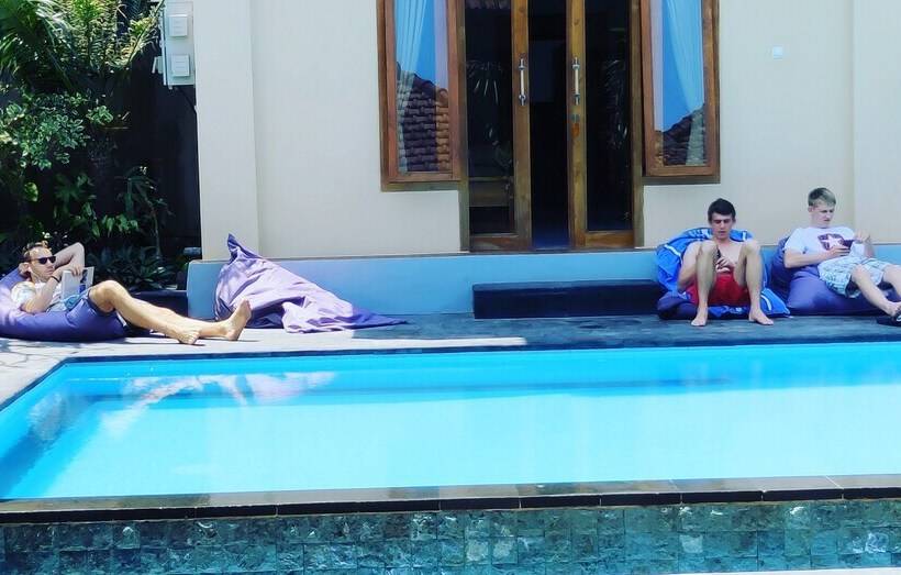 בית מלון כפרי The Point Surfcamp Bali