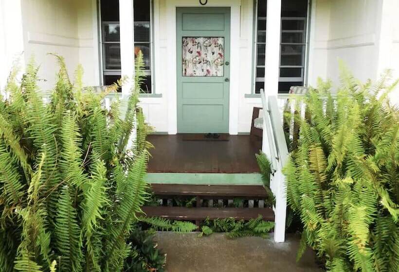 فندق Pahala Plantation Cottages