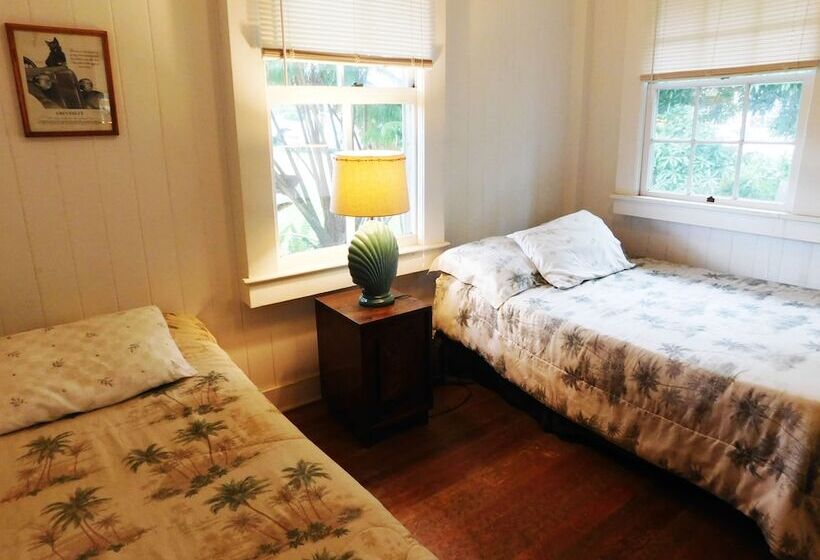 فندق Pahala Plantation Cottages