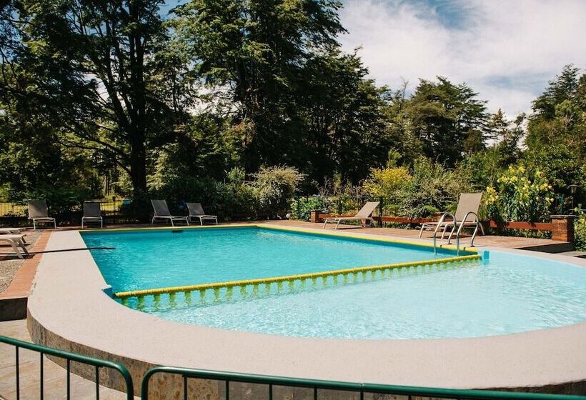 Hotel Posada Del Río   Parque Metreñehue
