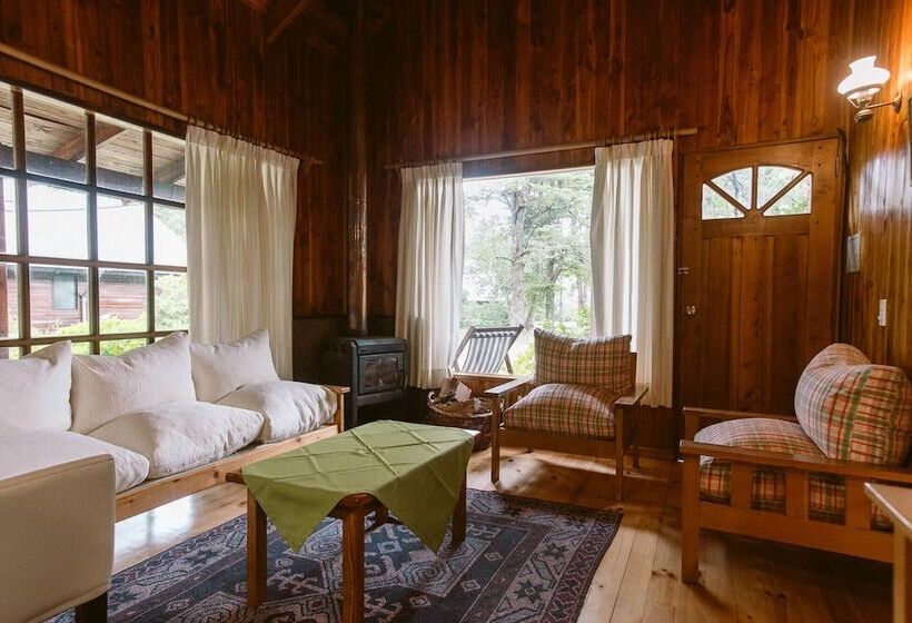 Hotel Posada Del Río   Parque Metreñehue