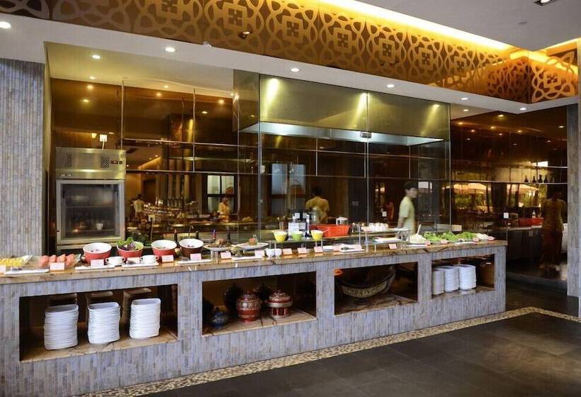 هتل Shixishu Jianguo Yalong Bay Resort