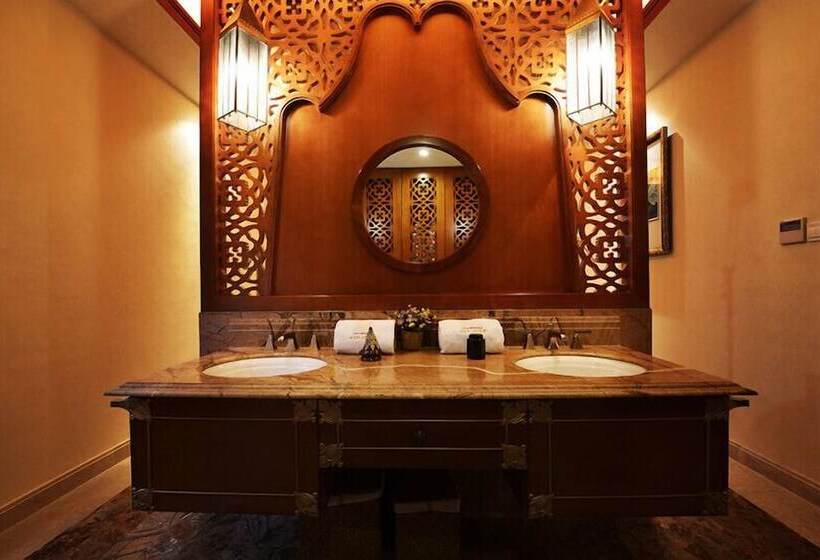 هتل Shixishu Jianguo Yalong Bay Resort