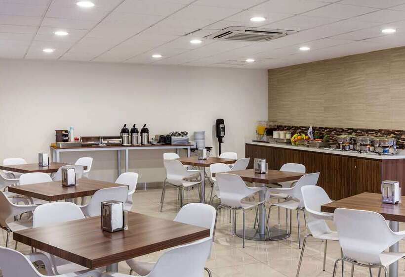 Отель Sleep Inn Tijuana