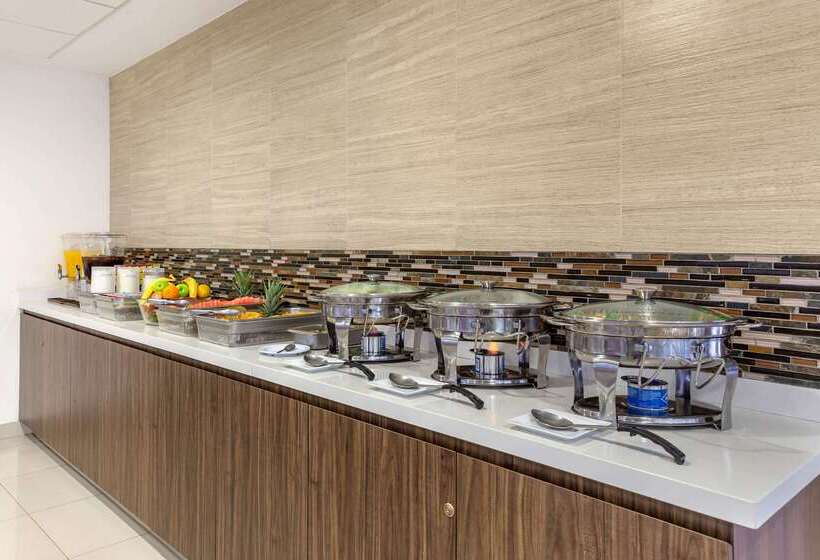 Отель Sleep Inn Tijuana