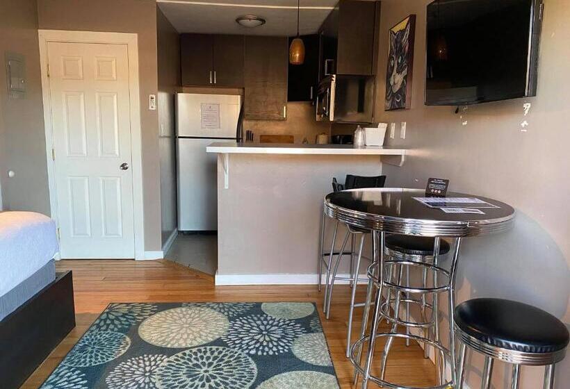 Отель The Flagstone Boutique Inn & Suites