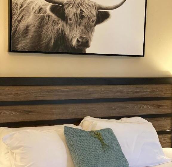 Отель The Flagstone Boutique Inn & Suites