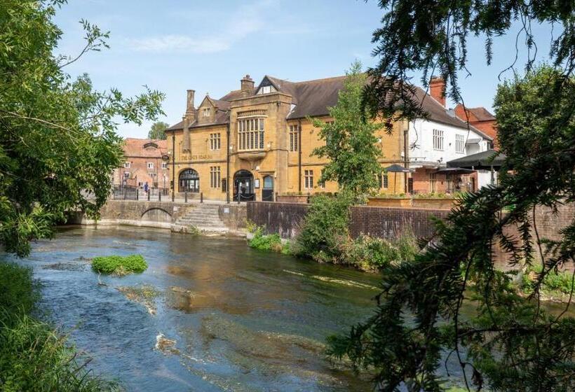 فندق The Kings Head Inn Wetherspoon