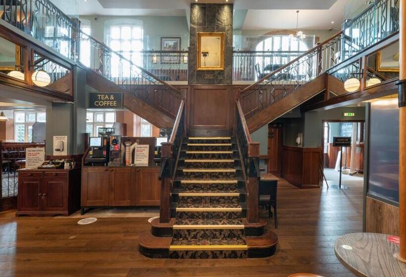 فندق The Kings Head Inn Wetherspoon