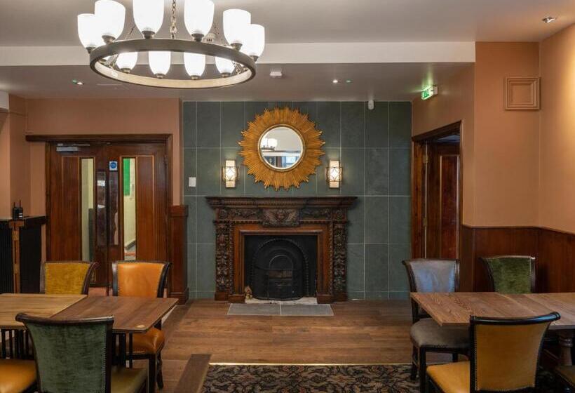 فندق The Kings Head Inn Wetherspoon