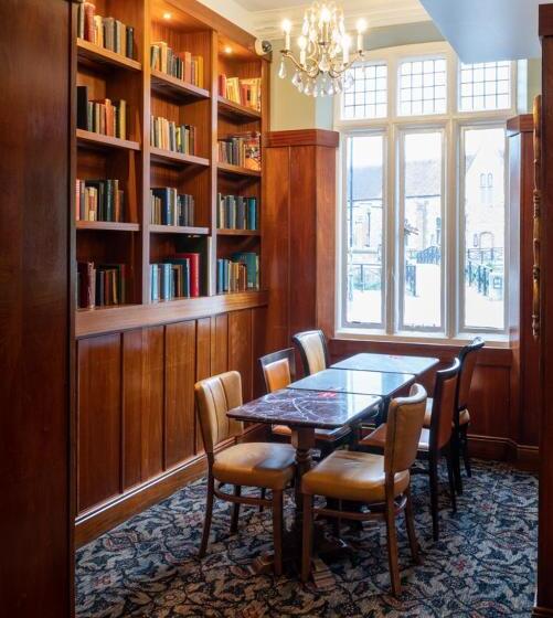 فندق The Kings Head Inn Wetherspoon