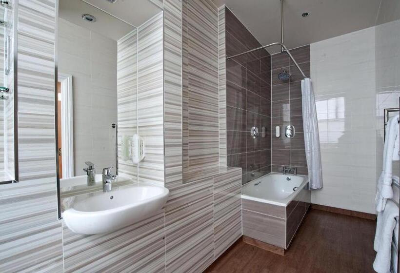 فندق The Kings Head Inn Wetherspoon