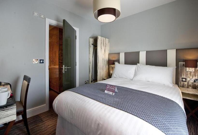 هتل The Red Lion Wetherspoon