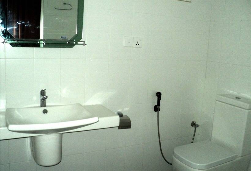 Отель Trinco Beach