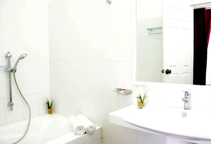 Отель Trinco Beach