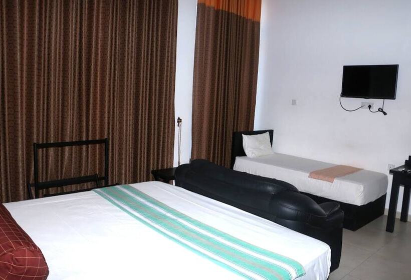 Отель Trinco Beach