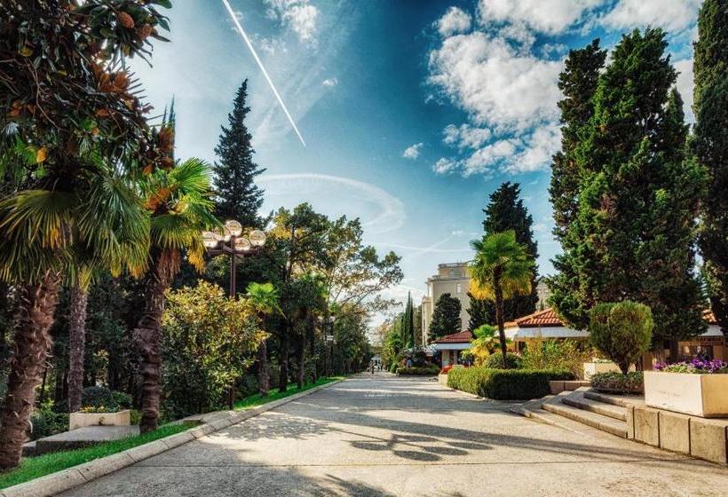 هتل Sanatory Zapolyarye