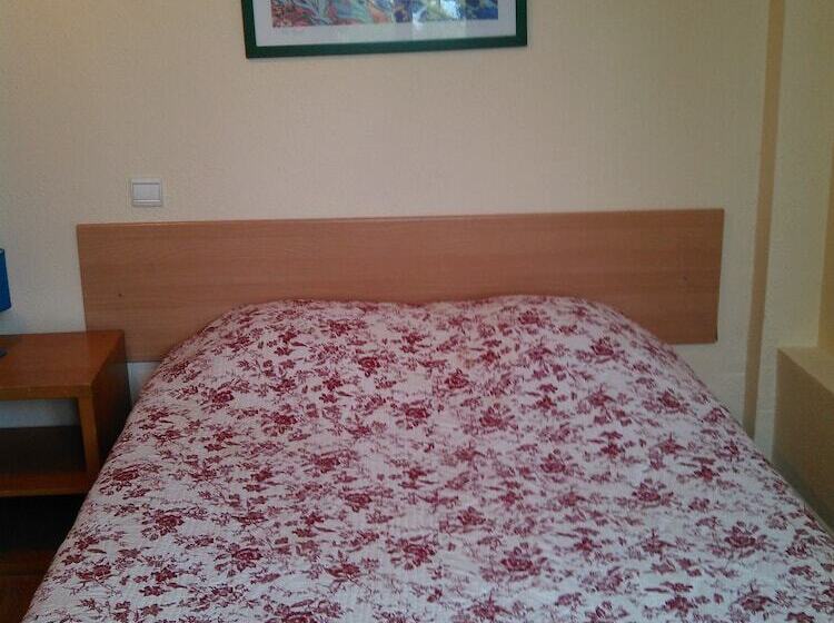 Отель Victor Hugo