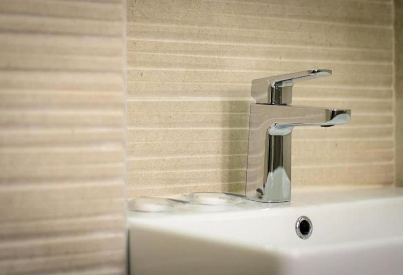 בית מלון כפרי Villa Kudelik Stone Story