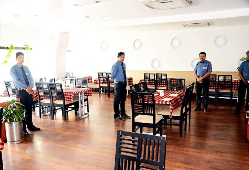 ホテル Vista Rooms At M.p Law College