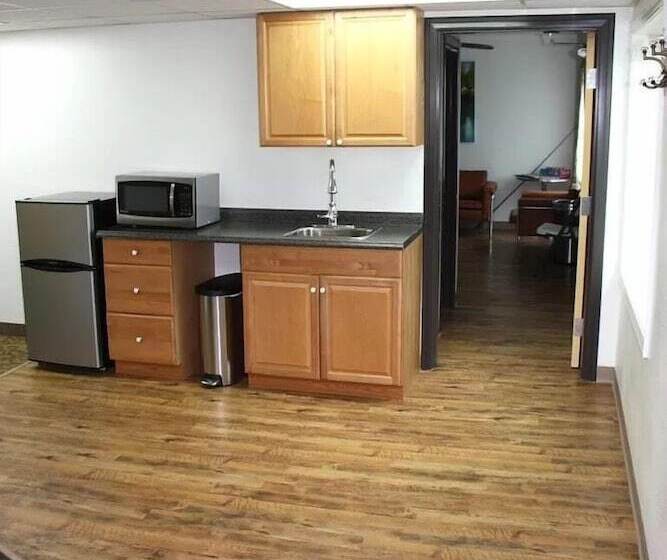 فندق على الطريق Rewak Studios