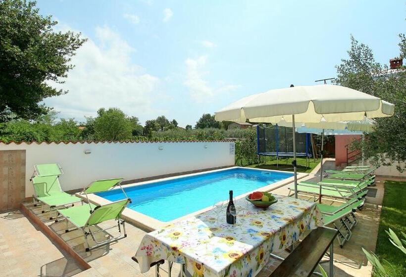 פנסיון Sobes Tea