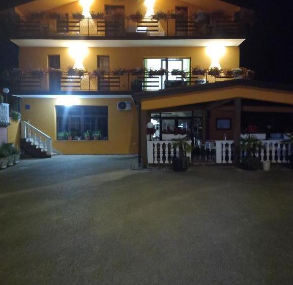 פנסיון Sobes Tea