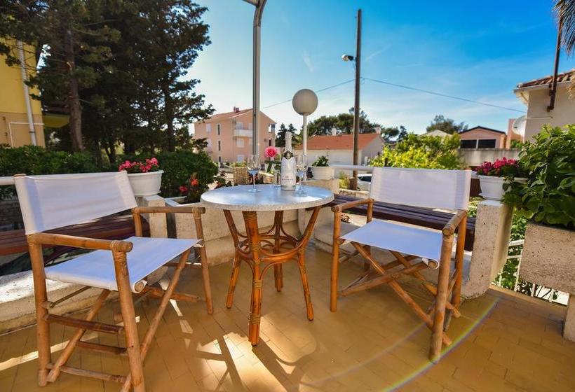 ペンション Royal Rooms Novalja