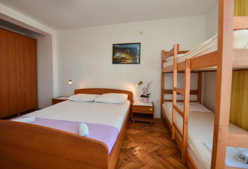 Пансион Royal Rooms Novalja