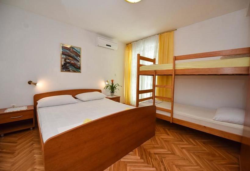 Пансион Royal Rooms Novalja