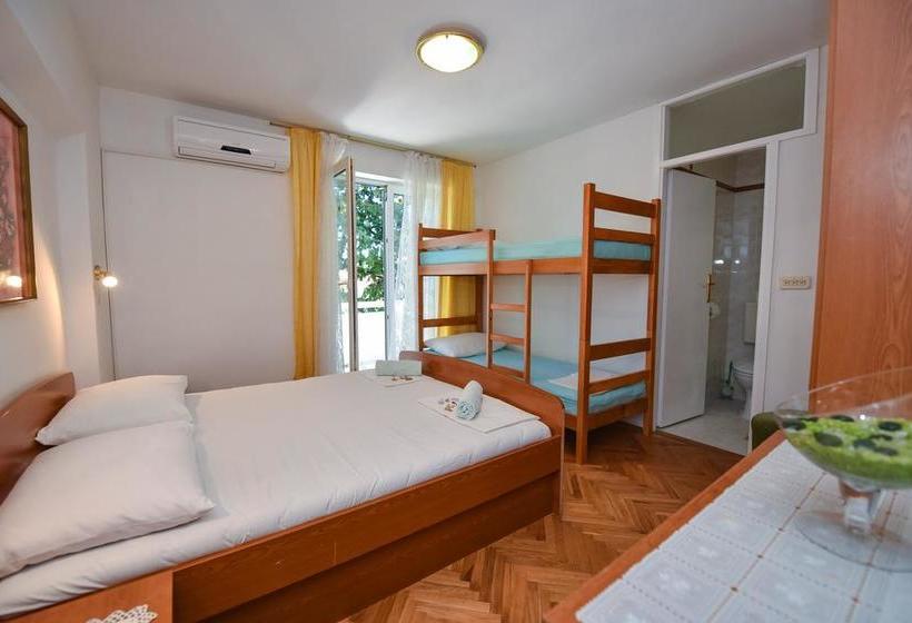 ペンション Royal Rooms Novalja