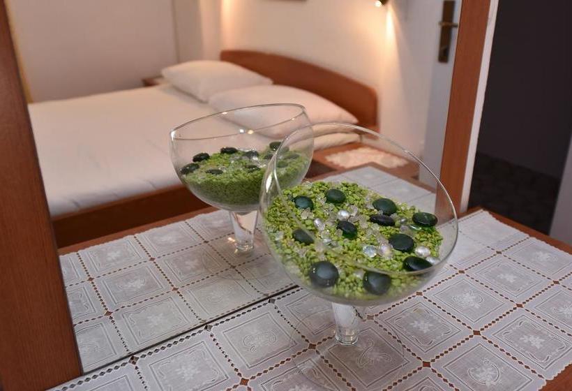 ペンション Royal Rooms Novalja