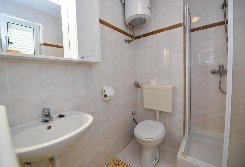 Пансион Royal Rooms Novalja