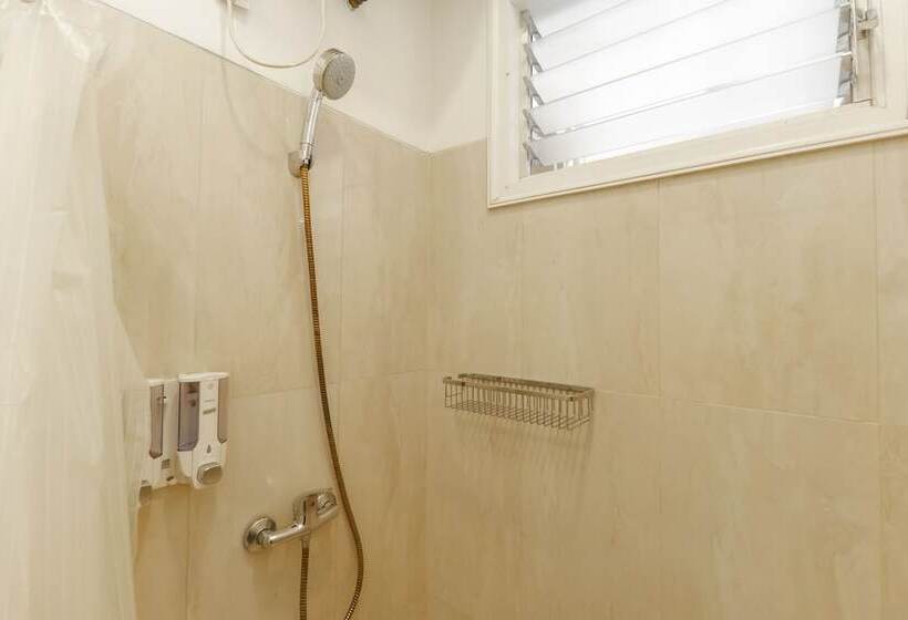 膳宿费 Reddoorz Plus @ Tendean