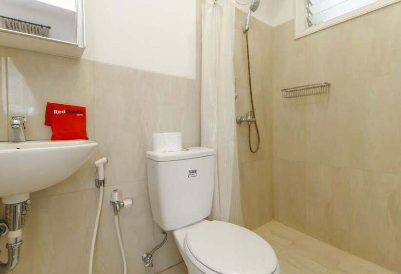 膳宿费 Reddoorz Plus @ Tendean